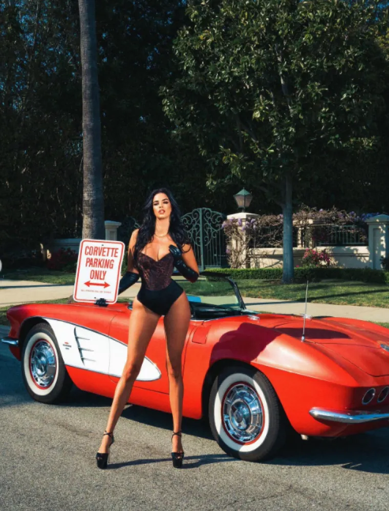 Pokorila Los Angeles: Ivana Knoll se u tijesnom tigrastom bodiju izvijala preko automobila koji ko&scaron;ta kao suho zlato