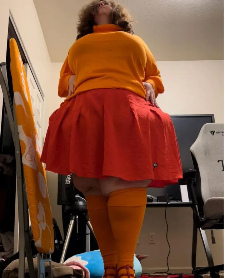 Mama s velikim grudima i oblinama voli se oskudno oblačiti: 'Trolovi kažu da bih se trebala pokriti, ali nije me briga'