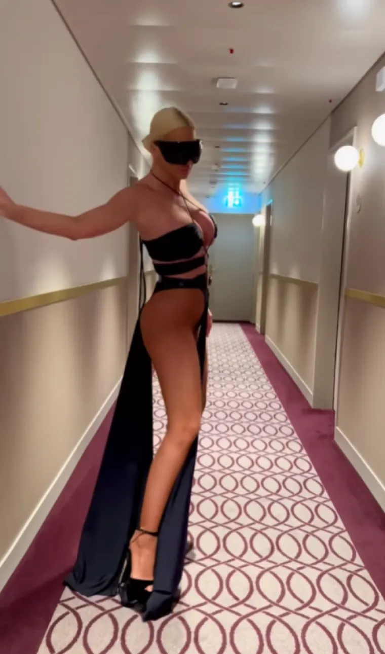 Jelena Karleuša potpuno gola ispod opravice visokog rizika: U silnom miješanju bokovima uspjela pokazati previše!