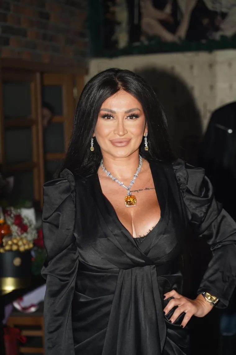 Narodnjaci se sjatili u klub Narodnjak: Barbara Bobak okupila srpsku estradu, imalo se u što gledati