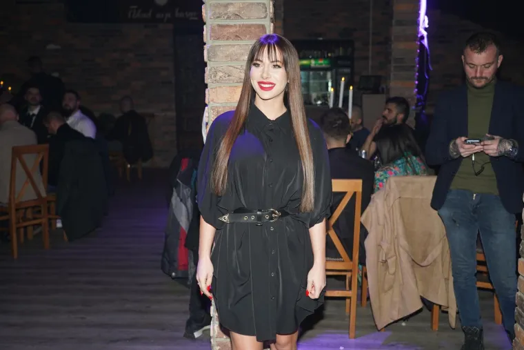Narodnjaci se sjatili u klub Narodnjak: Barbara Bobak okupila srpsku estradu, imalo se u što gledati