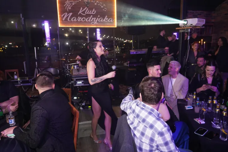 Narodnjaci se sjatili u klub Narodnjak: Barbara Bobak okupila srpsku estradu, imalo se u &scaron;to gledati