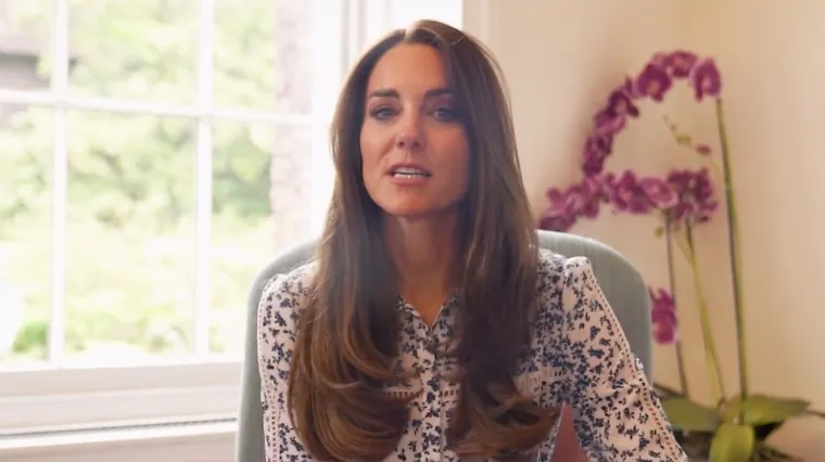 Kate je, navodno, umorna od svih kontroverzi koje je izazvao navodni preljub njenog supruga. Prije nekoliko tjedana, izvor blizak kraljevskoj obitelji potvrdio je da ona vi&scaron;e ne boravi u Buckinghamskoj palači. No, smatra se da je kralj možda slijedio protokol prije službene krunidbe, koja će se održati 6. svibnja.