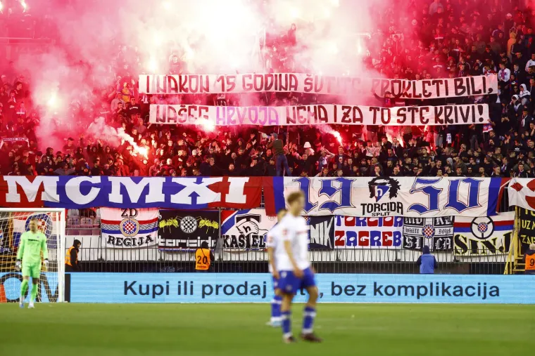 Torcida ne zaboravlja veliku tragediju: 'I nakon 15 godina &scaron;utite prokleti bili, na&scaron;eg Hrvoja nema i za to ste krivi'