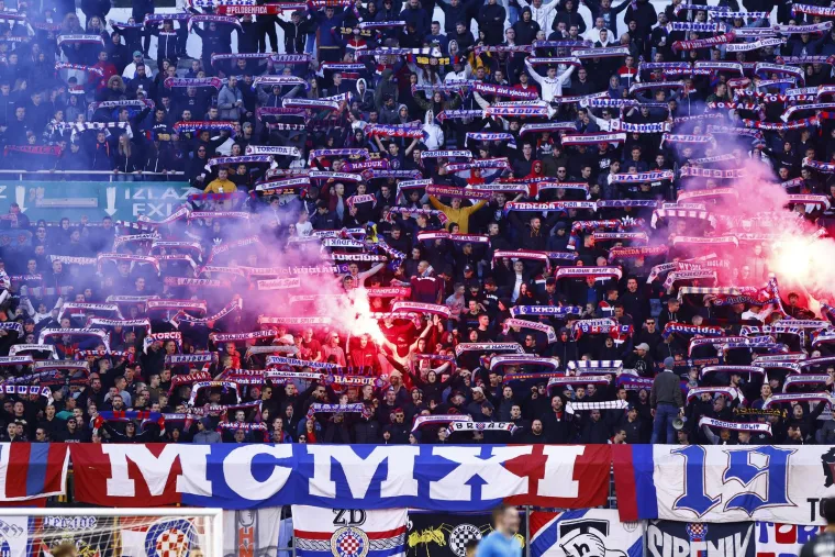 Torcida ne zaboravlja veliku tragediju: 'I nakon 15 godina &scaron;utite prokleti bili, na&scaron;eg Hrvoja nema i za to ste krivi'