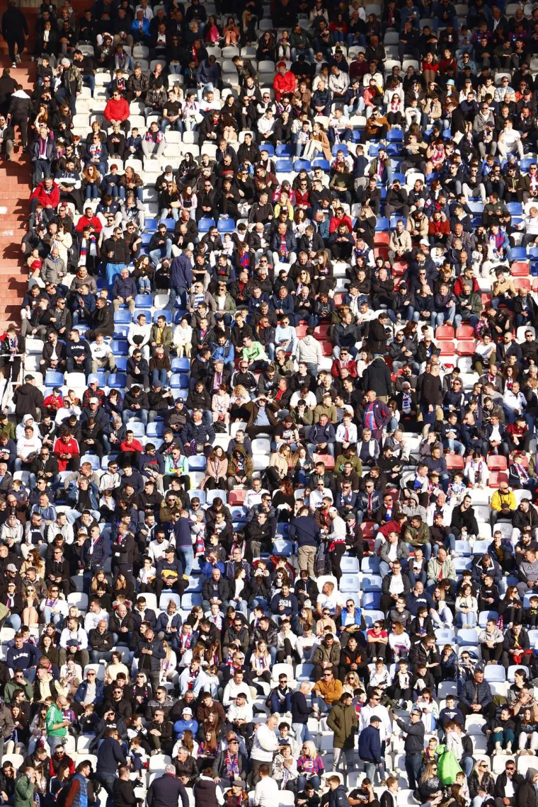 Torcida ne zaboravlja veliku tragediju: 'I nakon 15 godina &scaron;utite prokleti bili, na&scaron;eg Hrvoja nema i za to ste krivi'