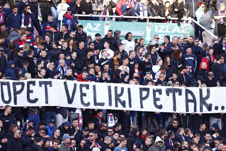 Torcida ne zaboravlja veliku tragediju: 'I nakon 15 godina &scaron;utite prokleti bili, na&scaron;eg Hrvoja nema i za to ste krivi'