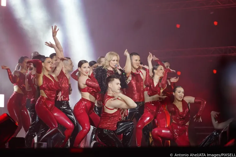 Jelena Rozga u crvenom čipkastom kombinezonu raspametila Beograđane: Dokazala za&scaron;to je kraljica Balkana