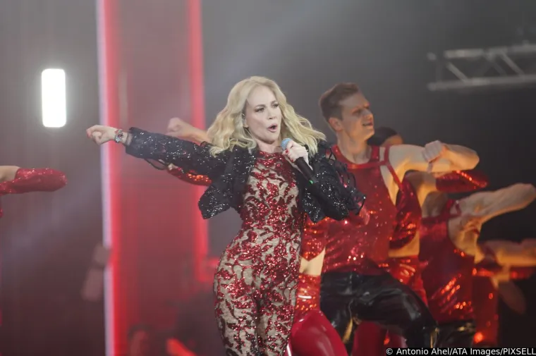 Jelena Rozga u crvenom čipkastom kombinezonu raspametila Beograđane: Dokazala za&scaron;to je kraljica Balkana