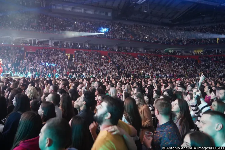 Jelena Rozga u crvenom čipkastom kombinezonu raspametila Beograđane: Dokazala za&scaron;to je kraljica Balkana