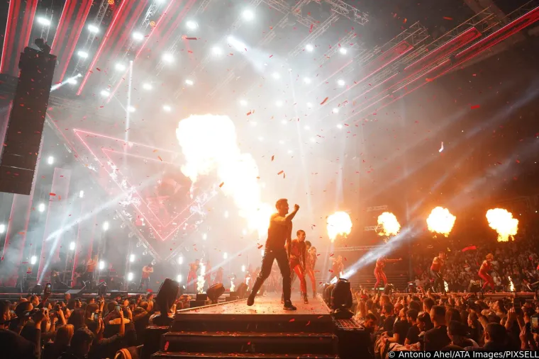 Jelena Rozga u crvenom čipkastom kombinezonu raspametila Beograđane: Dokazala za&scaron;to je kraljica Balkana