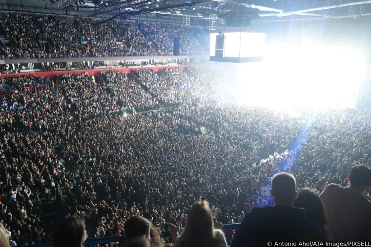 Jelena Rozga u crvenom čipkastom kombinezonu raspametila Beograđane: Dokazala za&scaron;to je kraljica Balkana