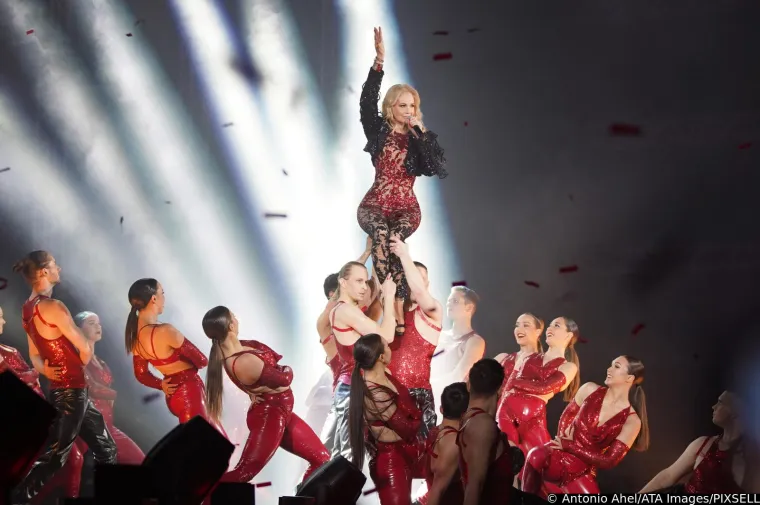 Jelena Rozga u crvenom čipkastom kombinezonu raspametila Beograđane: Dokazala za&scaron;to je kraljica Balkana