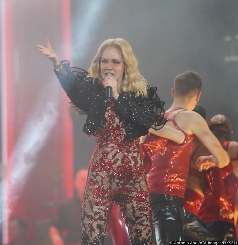 Jelena Rozga u crvenom čipkastom kombinezonu raspametila Beograđane: Dokazala za&scaron;to je kraljica Balkana