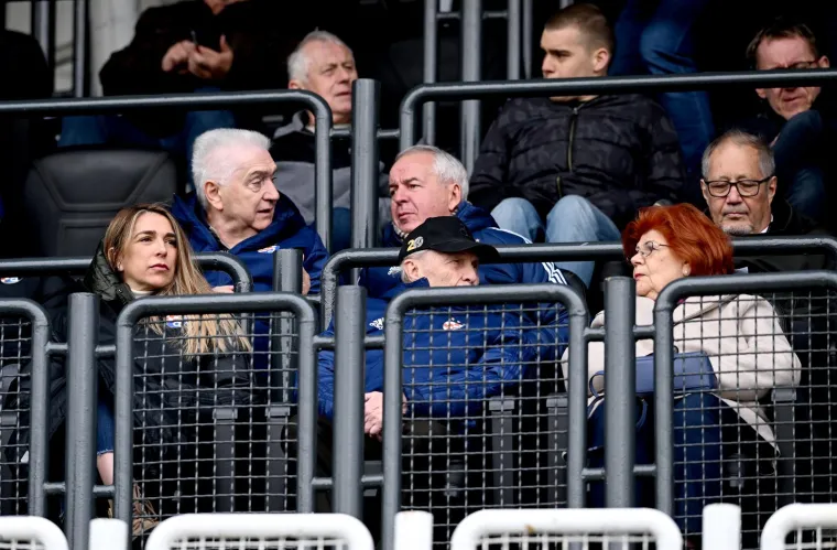 Dario &Scaron;imić bio je magnet za selfieje u Kranjčevićevoj: Tko je jo&scaron; od čelnika Dinama do&scaron;ao pogledati debi Bi&scaron;ćana?