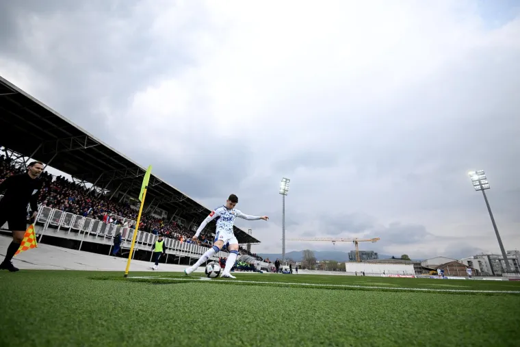 Dario &Scaron;imić bio je magnet za selfieje u Kranjčevićevoj: Tko je jo&scaron; od čelnika Dinama do&scaron;ao pogledati debi Bi&scaron;ćana?
