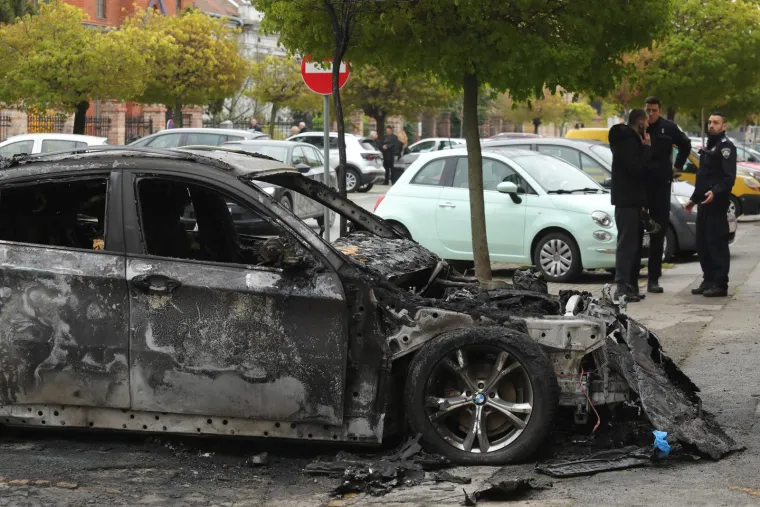 Jutros izgorio BMW u centru Osijeka, objavljene fotke