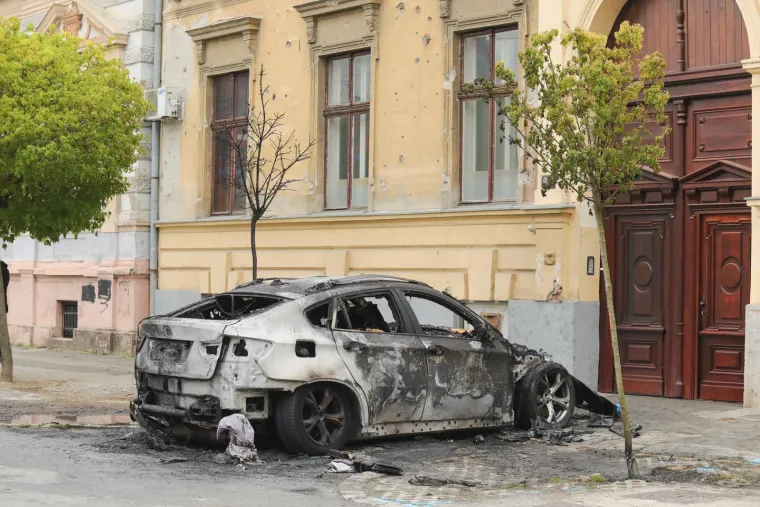 Jutros izgorio BMW u centru Osijeka, objavljene fotke