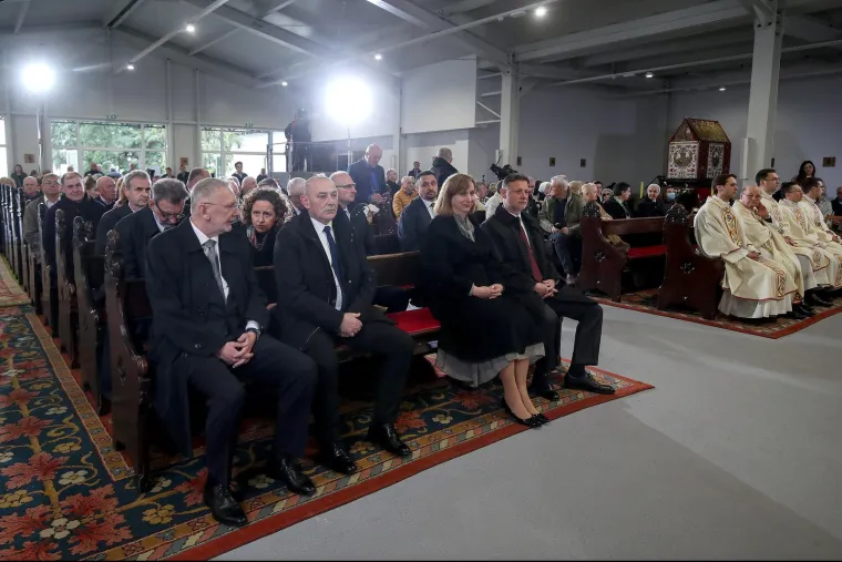 A tko nam to fali! Ma ne brinite i on je tu, samo što se u ovom trenutku još nije bio pojavio, a onda je bljesnuo u velikom stilu