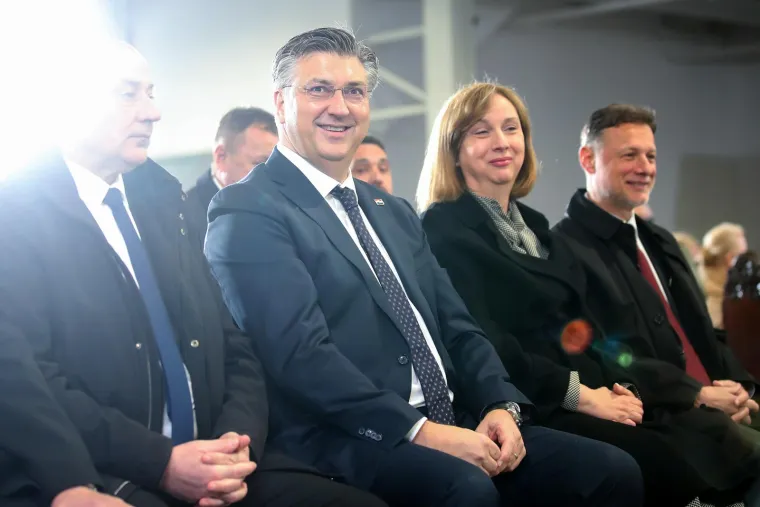 A tko nam to fali! Ma ne brinite i on je tu, samo što se u ovom trenutku još nije bio pojavio, a onda je bljesnuo u velikom stilu