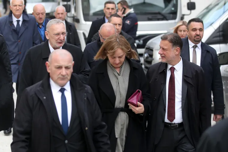 A tko nam to fali! Ma ne brinite i on je tu, samo što se u ovom trenutku još nije bio pojavio, a onda je bljesnuo u velikom stilu