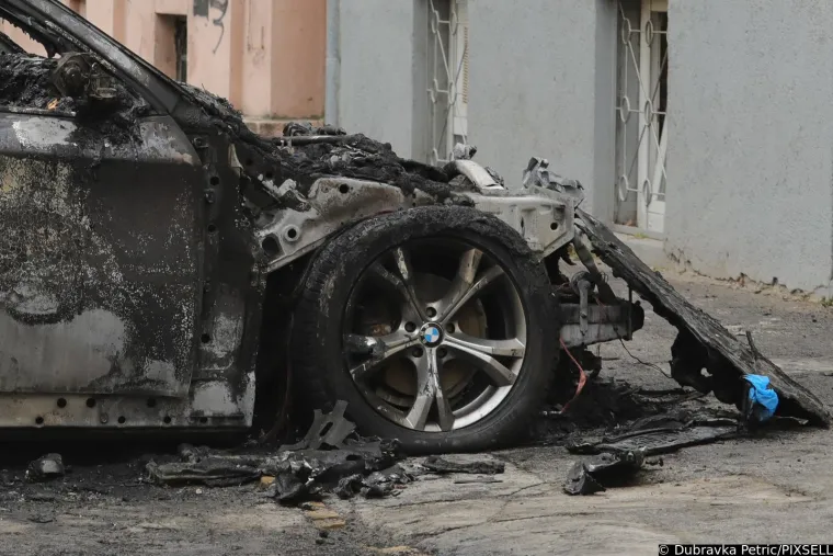 Skupocjeni BMW planuo u centru Osijeka, čini se da pripada sutkini koja je sudila u poznatim slučajevima