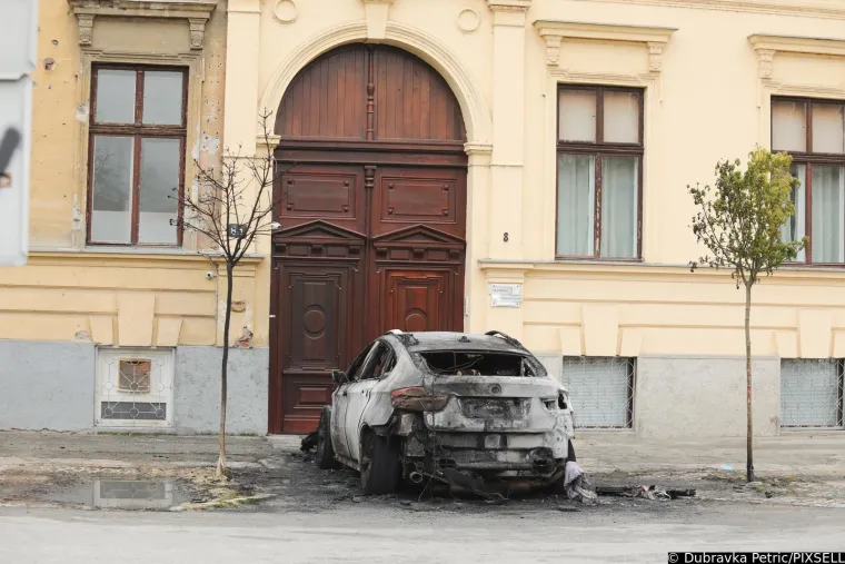 Skupocjeni BMW planuo u centru Osijeka, čini se da pripada sutkini koja je sudila u poznatim slučajevima