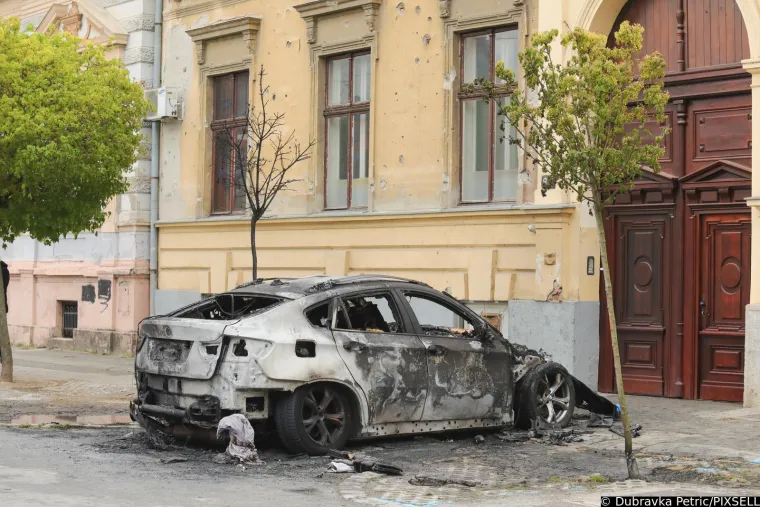 Skupocjeni BMW planuo u centru Osijeka, čini se da pripada sutkini koja je sudila u poznatim slučajevima