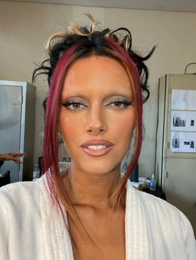 Otac joj je popularni glumac i biznismen Osvaldo Sabatini, a majka poznata glumica Catherine Fulop.

