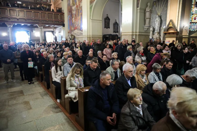 Vjernici ispunili crkve na Uskrs. Pogledajte kako se najveći kr&scaron;ćanski blagdan slavi diljem Hrvatske