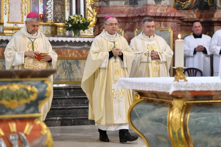 Vjernici ispunili crkve na Uskrs. Pogledajte kako se najveći kr&scaron;ćanski blagdan slavi diljem Hrvatske