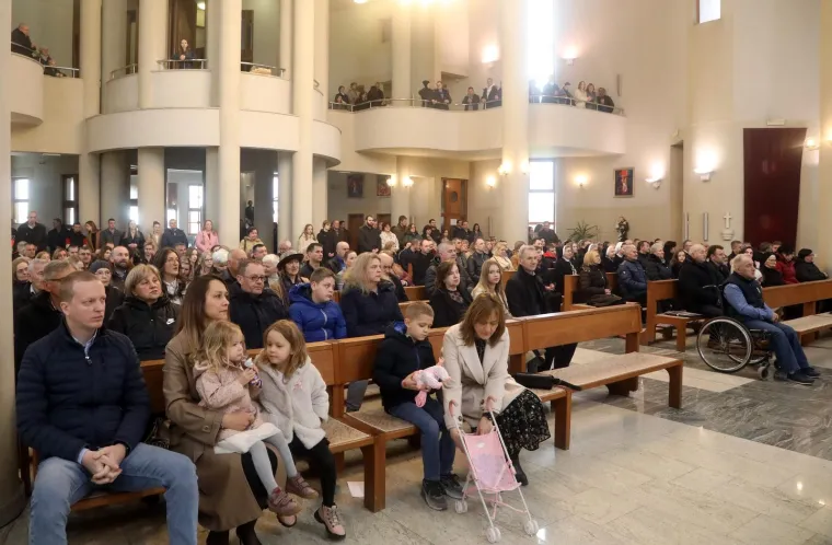 Vjernici ispunili crkve na Uskrs. Pogledajte kako se najveći kr&scaron;ćanski blagdan slavi diljem Hrvatske