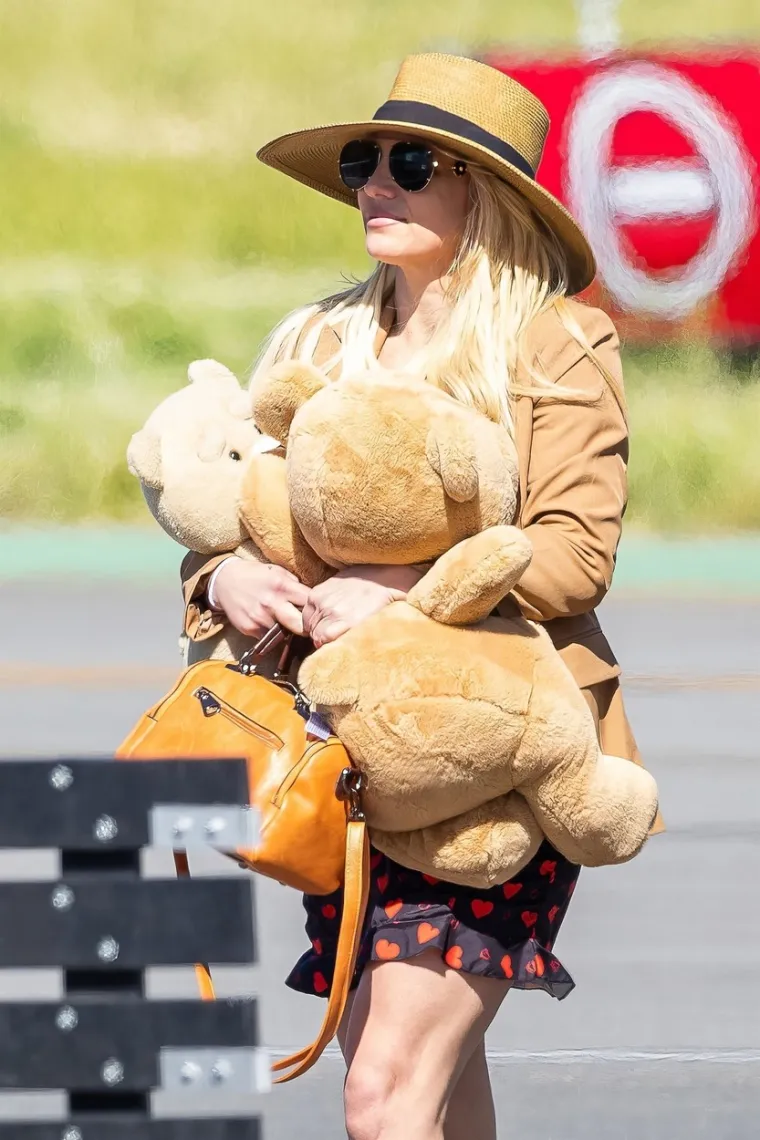 Britney Spears vratila se s odmora bez zgodnog supruga, ali i vjenčanog prstena! Drugi detalj privukao golemu pažnju