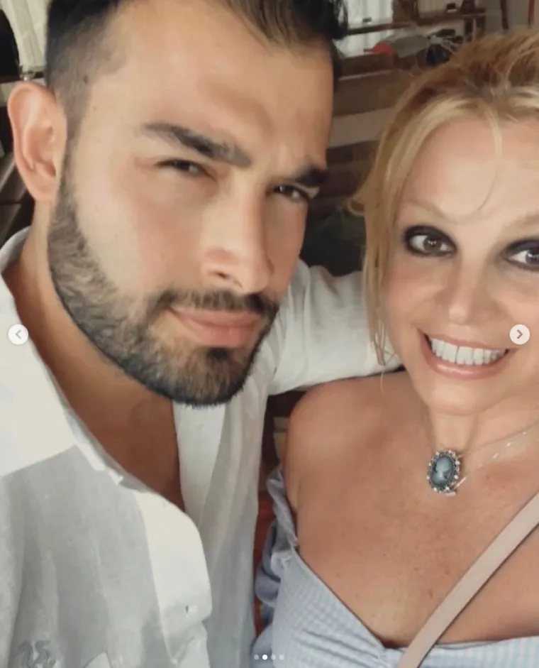 Britney Spears vratila se s odmora bez zgodnog supruga, ali i vjenčanog prstena! Drugi detalj privukao golemu pažnju