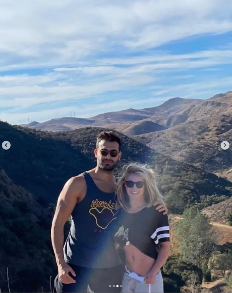 Britney Spears vratila se s odmora bez zgodnog supruga, ali i vjenčanog prstena! Drugi detalj privukao golemu pažnju