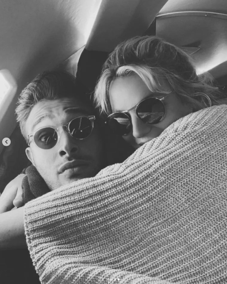 Britney Spears vratila se s odmora bez zgodnog supruga, ali i vjenčanog prstena! Drugi detalj privukao golemu pažnju