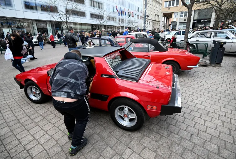 Fascinantni oldtimeri plijenili poglede Zagrepčana: Koji vam je najljepši stari kotač?