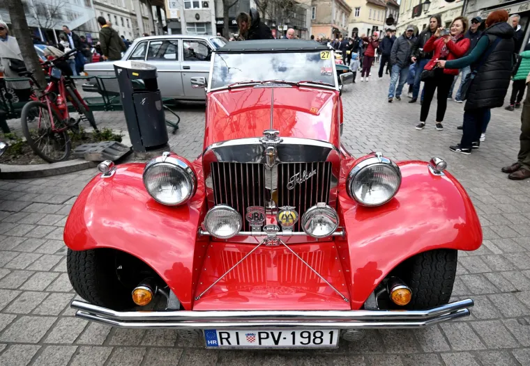 Fascinantni oldtimeri plijenili poglede Zagrepčana: Koji vam je najljepši stari kotač?