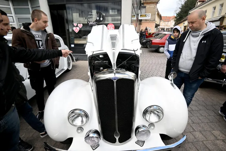 Fascinantni oldtimeri plijenili poglede Zagrepčana: Koji vam je najljepši stari kotač?