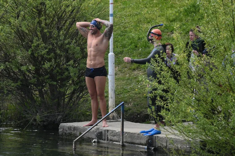 Ovi kršni momci priredili su pravu gozbu za oči Zagrepčankama i zaplivali u jarunskom jezeru