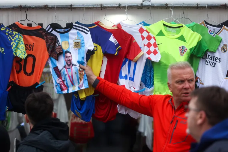 Na legendarnom trgu u susjedstvu i dresovi Vatrenih, pogledajte tko je pored njih i kako to sve izgleda