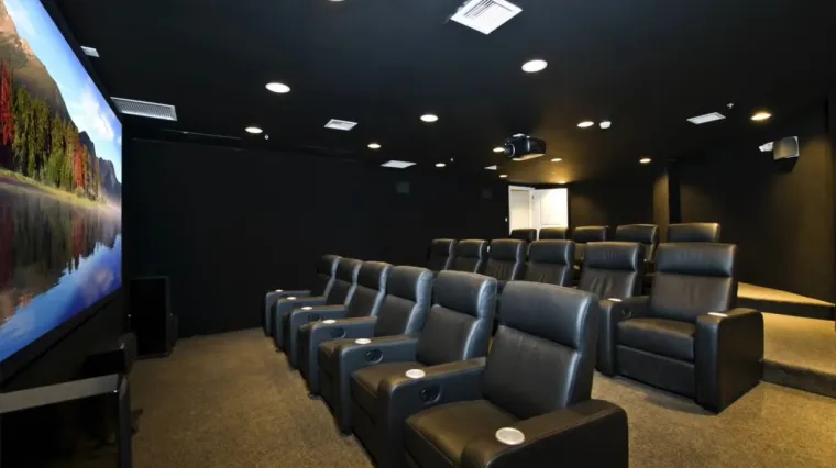 Sagradio je podzemni bunker predviđen za preživljavanje sudnjeg dana i sve u njemu izgleda premoćno