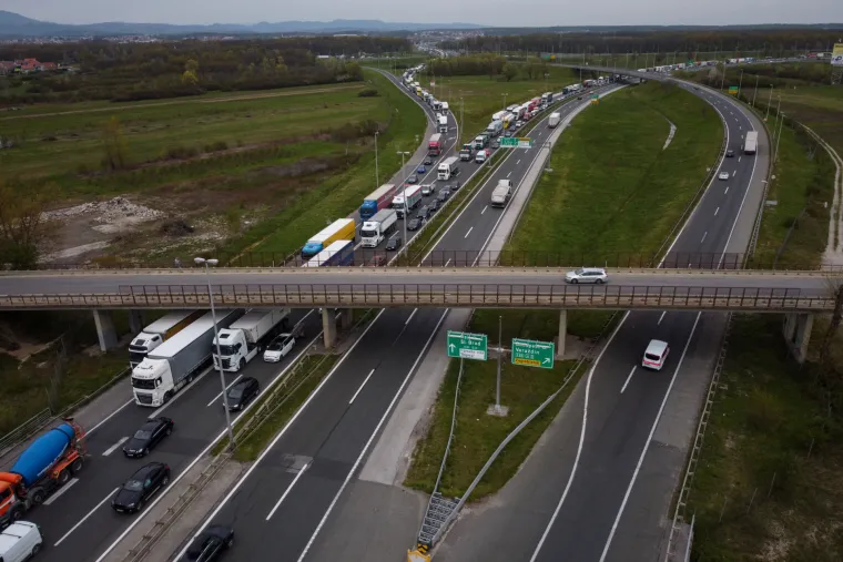 Zbog radova na A3 stvaraju se ogromne kolone, a strpljenje je ključno! Ovako prometni kolaps izgleda iz zraka