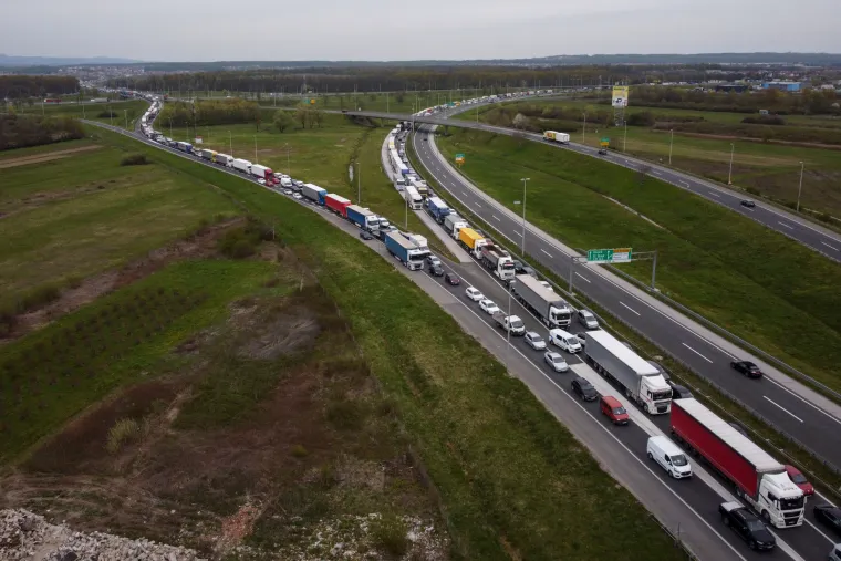 Zbog radova na A3 stvaraju se ogromne kolone, a strpljenje je ključno! Ovako prometni kolaps izgleda iz zraka