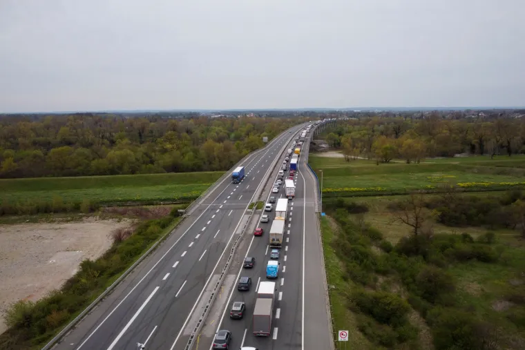 Zbog radova na A3 stvaraju se ogromne kolone, a strpljenje je ključno! Ovako prometni kolaps izgleda iz zraka