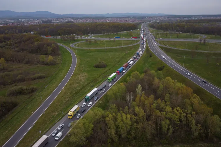 Zbog radova na A3 stvaraju se ogromne kolone, a strpljenje je ključno! Ovako prometni kolaps izgleda iz zraka