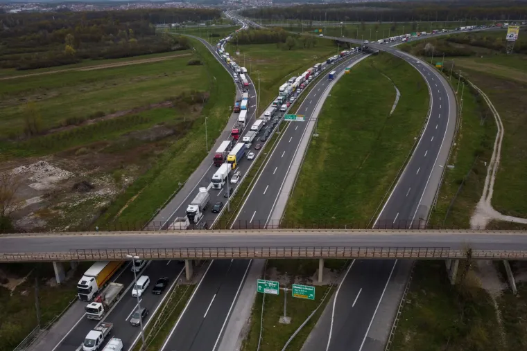 Zbog radova na A3 stvaraju se ogromne kolone, a strpljenje je ključno! Ovako prometni kolaps izgleda iz zraka
