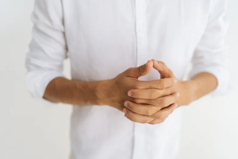 Tako, također, možete oštetiti svoje ligamente (to su dijelovi tkiva koji drže kosti zajedno u zglobu). Doduše, morali biste zaista snažno pucketati zglobovima prstiju da vam se bilo što od ovoga dogodi.