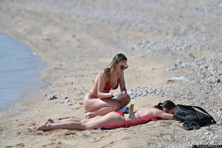 Kakva Ivana Knoll, kakva Severina, svi su gledali u ove dvije misteriozne afrodite na plaži u Makarskoj