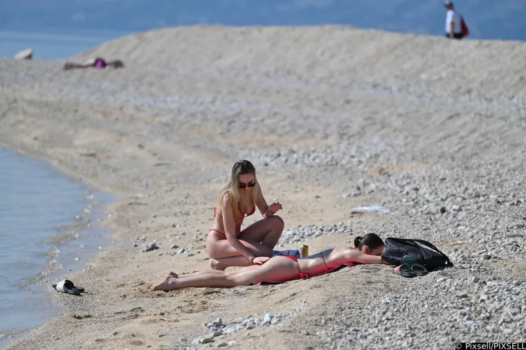 Kakva Ivana Knoll, kakva Severina, svi su gledali u ove dvije misteriozne afrodite na plaži u Makarskoj